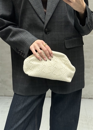 Small shelly clutch Ivory Pico 